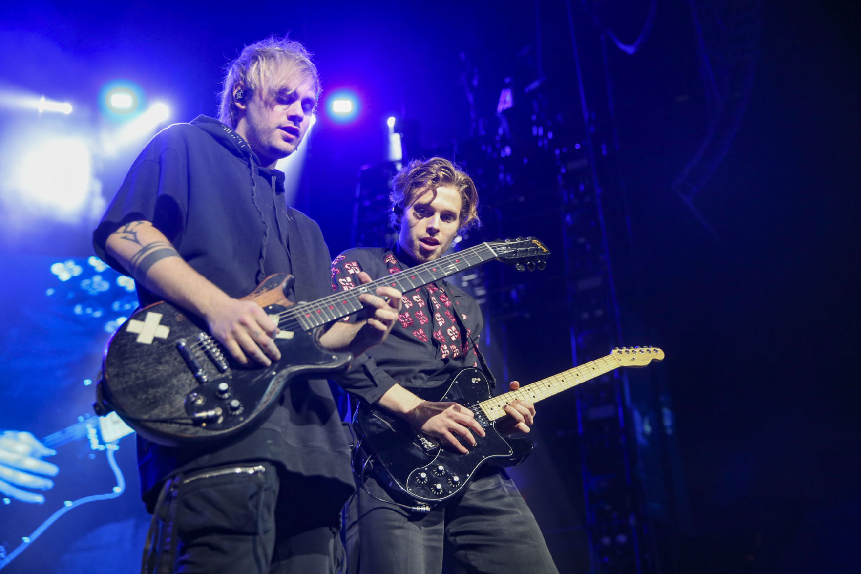 Michael Clifford and Luke Hemmings